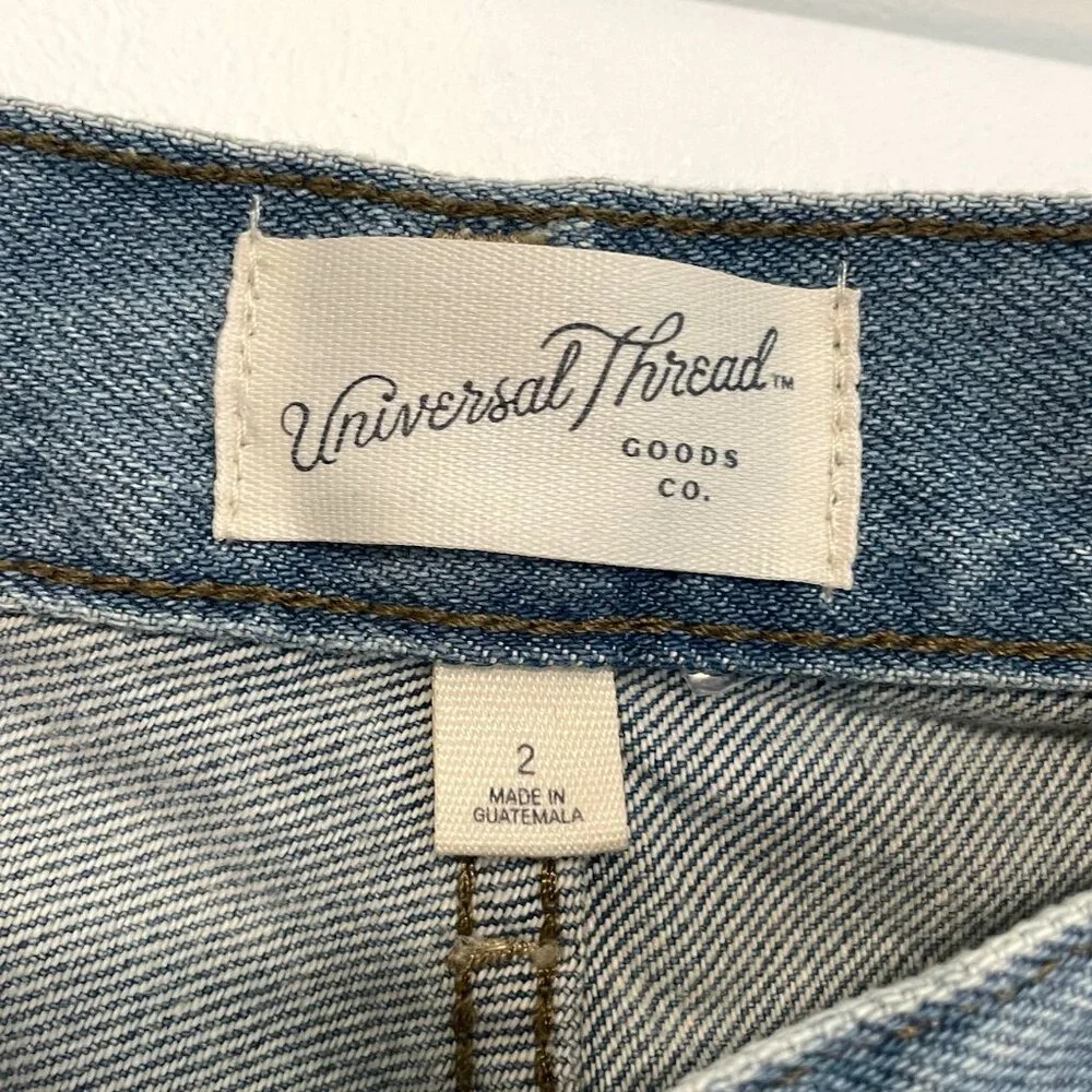 NEW NWT UNIVERSAL THREAD Mid Rise 90's Baggy Denim Shorts Light Wash Raw Hem 2